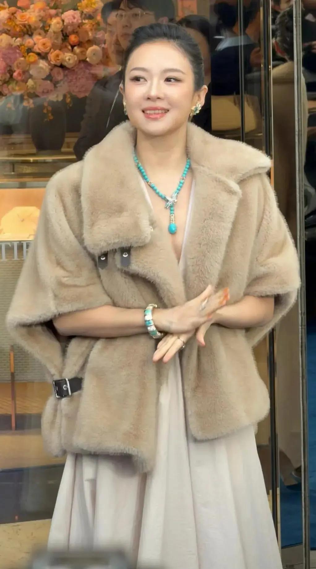 章子怡发胖引热议！从“电影脸”到被指像向太，她经历了什么