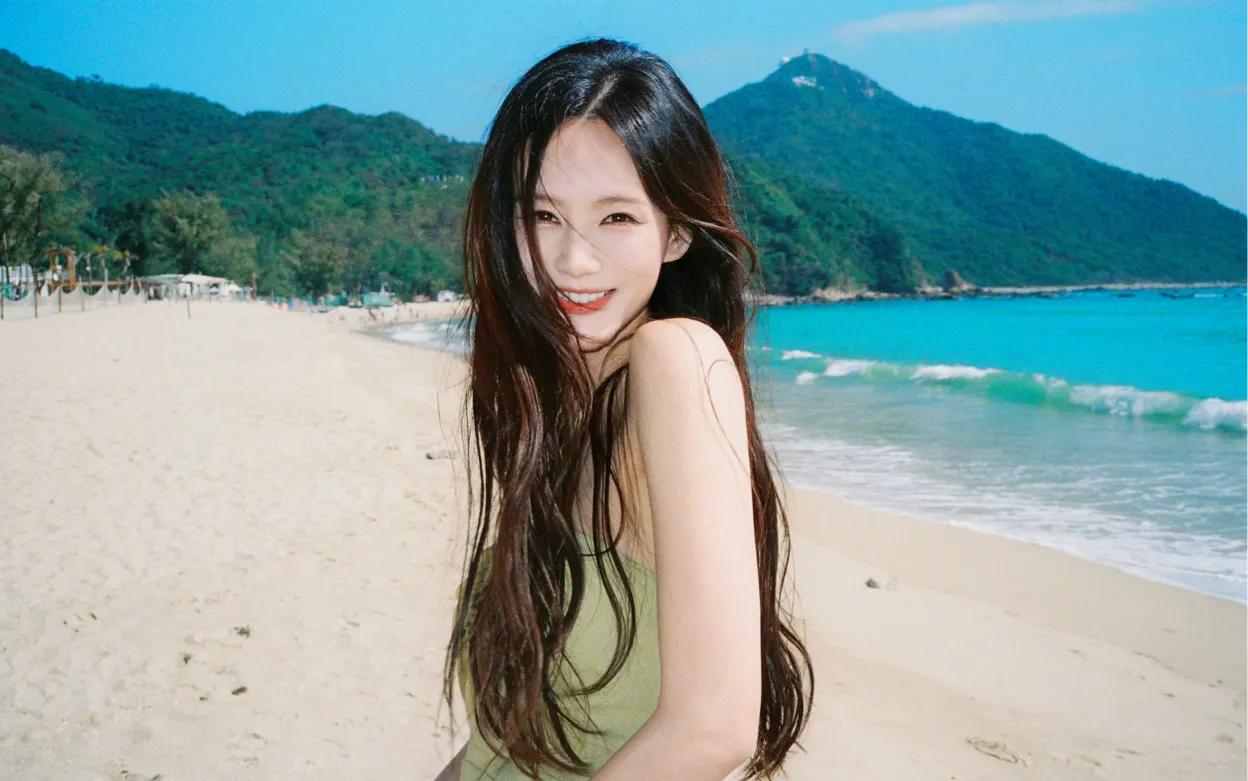 李一桐，这双漂亮眼睛就这样甜甜地看着你。