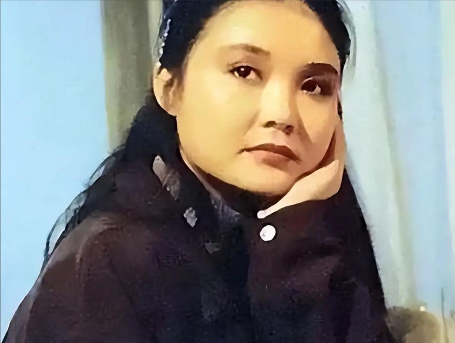 她11岁被导演看中,与名导同居多年被抛弃,童星出身却无人问津