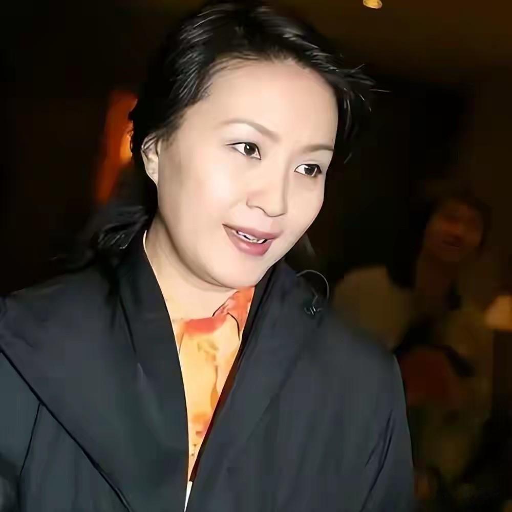 恋爱脑下场是真惨！从春晚主持人到养不起孩子的妇女，方舒后悔吗
