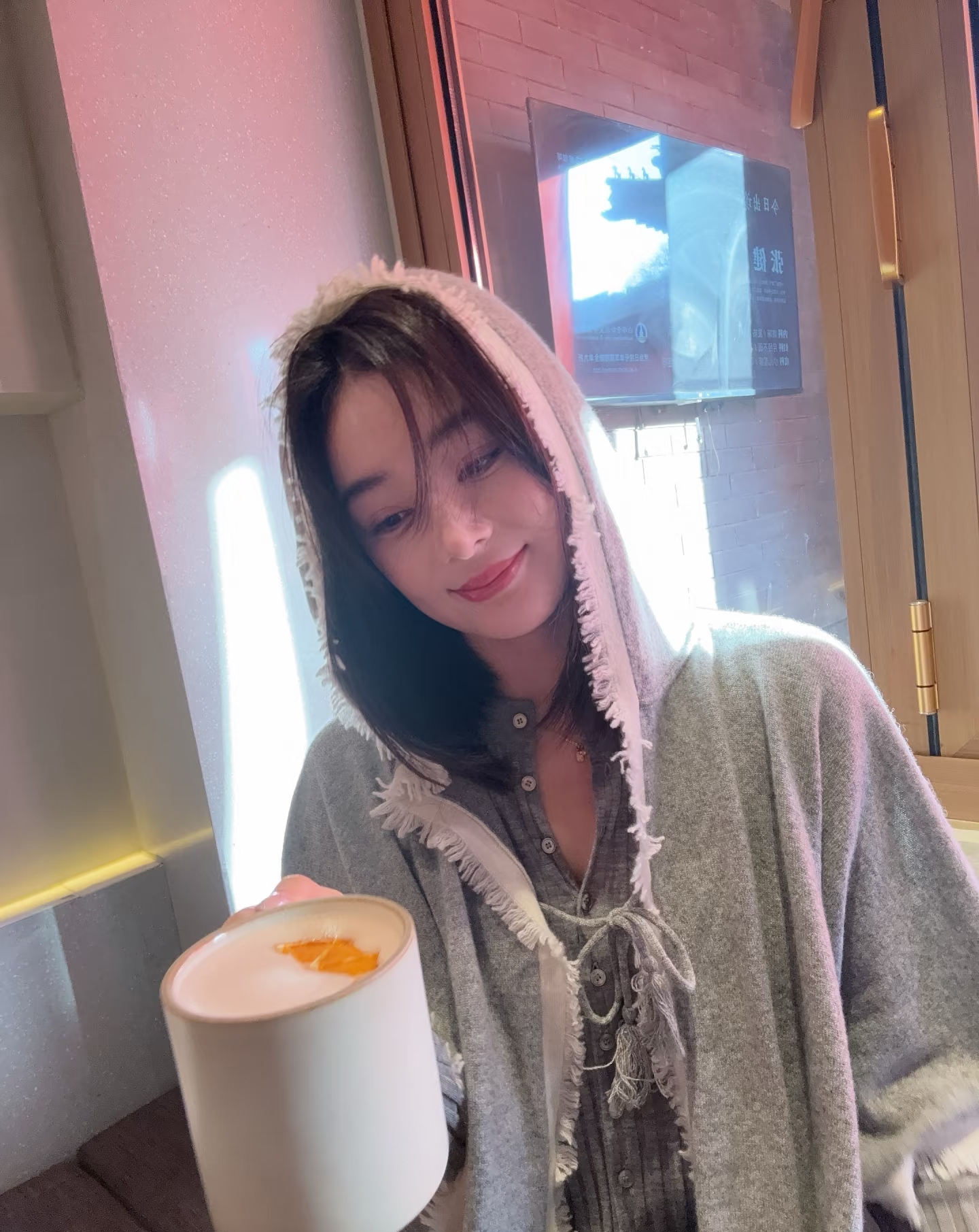 袁姗姗分享美照并配文，自然能量是大补