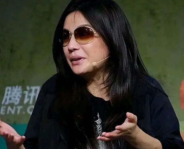 善恶有报，50岁赵薇再迎噩耗，封杀是冰山一角，她远不止这么简单