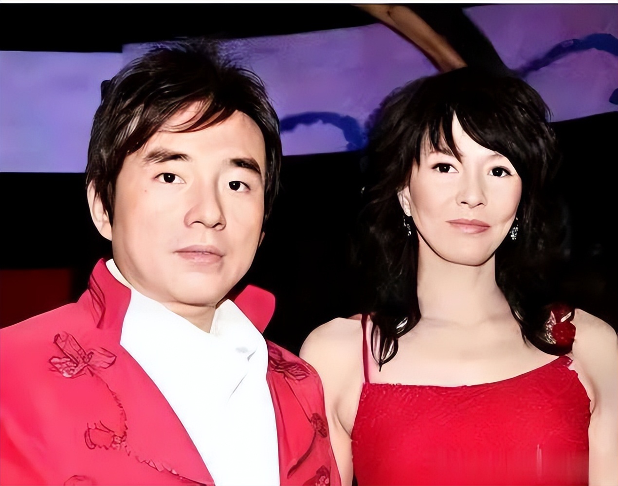 离开拒绝自己的郑裕玲，迎娶小16岁香港富婆，如今彻底变成女儿奴