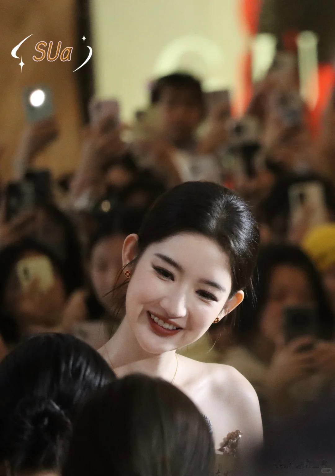 王玉雯被曝分手后现身巴黎!素颜满脸疲惫,母亲跟在身后默默陪伴