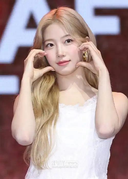 中村一叶：身材绝好的清纯日籍韩国组合爱豆