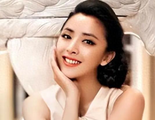 演员饶芯语：结婚13年，如今丈夫王奎荣80岁了，她的婚姻幸福吗？