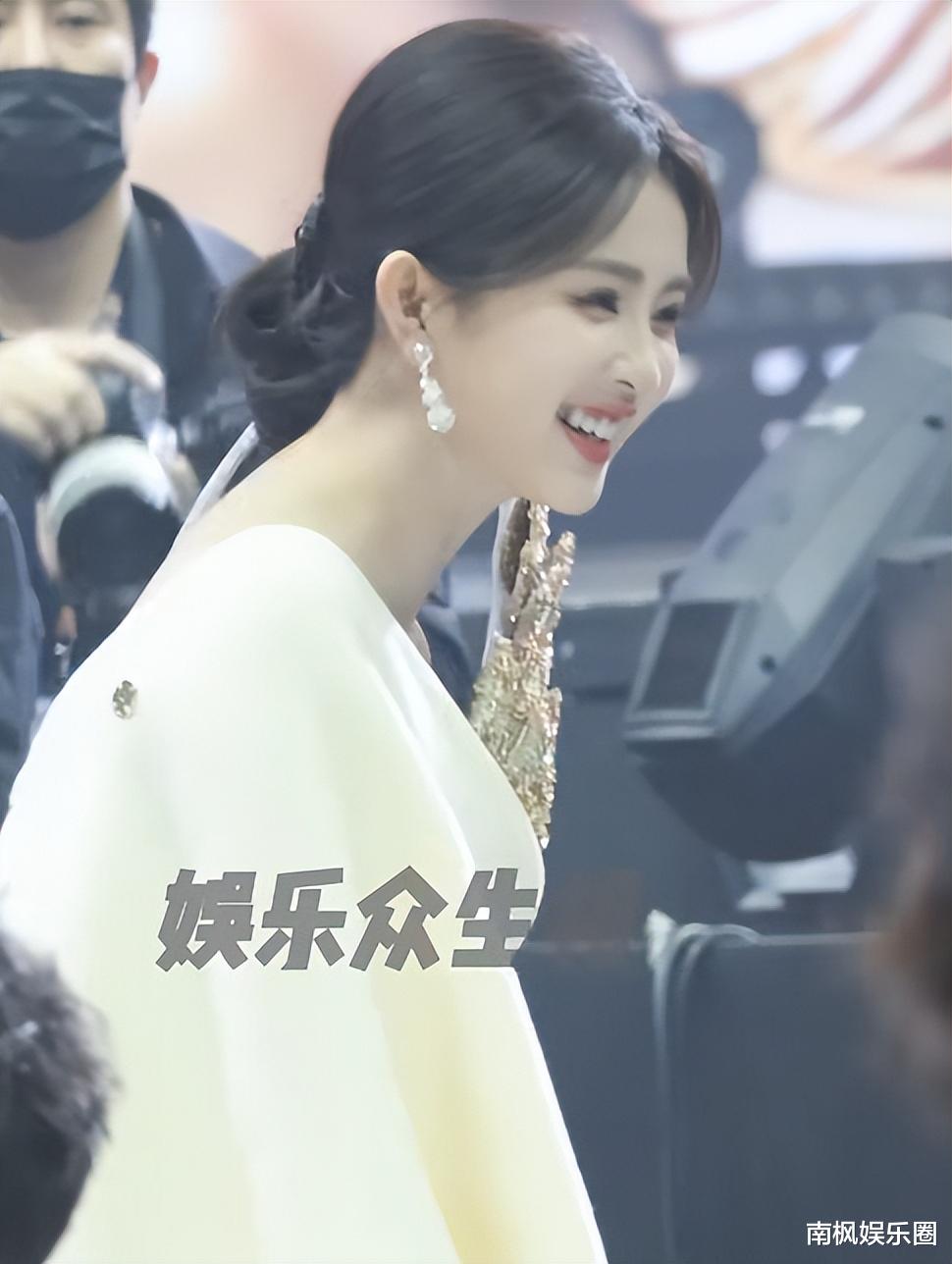 上海这一夜，和孙俪挨着坐的肖战，让所有人见识了他的江湖地位