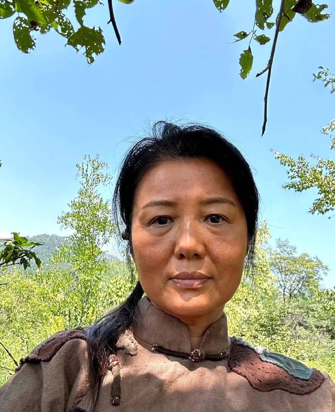 59岁郑卫莉：挺孕肚拿奖，丈夫出轨继子冷淡，如今生活怎么样了