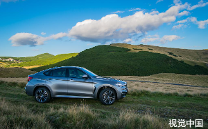 失业小哥摆阔，花20万买了三手宝马，开车发现车内藏1300万古董