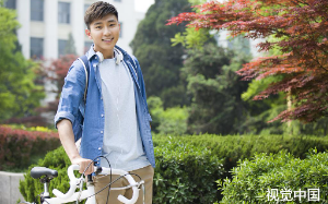 女友考700分复读，只为和竹马一起考进清大，复读成绩出来后，全网群嘲