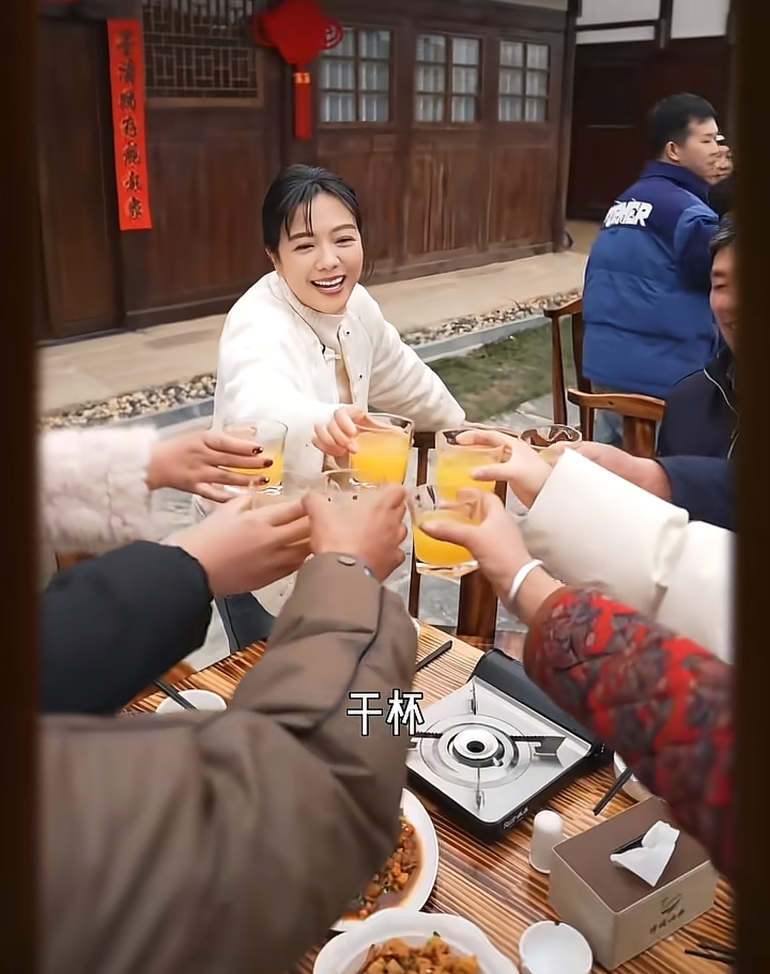 汪涵一家三口分开过年！杨乐乐回娘家，汪涵在长沙 儿子咖啡店打工
