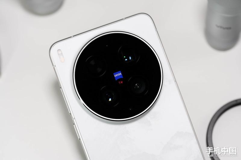 vivo X300 Ultra“銀調”圖賞 獨創3+2鏡頭矩陣