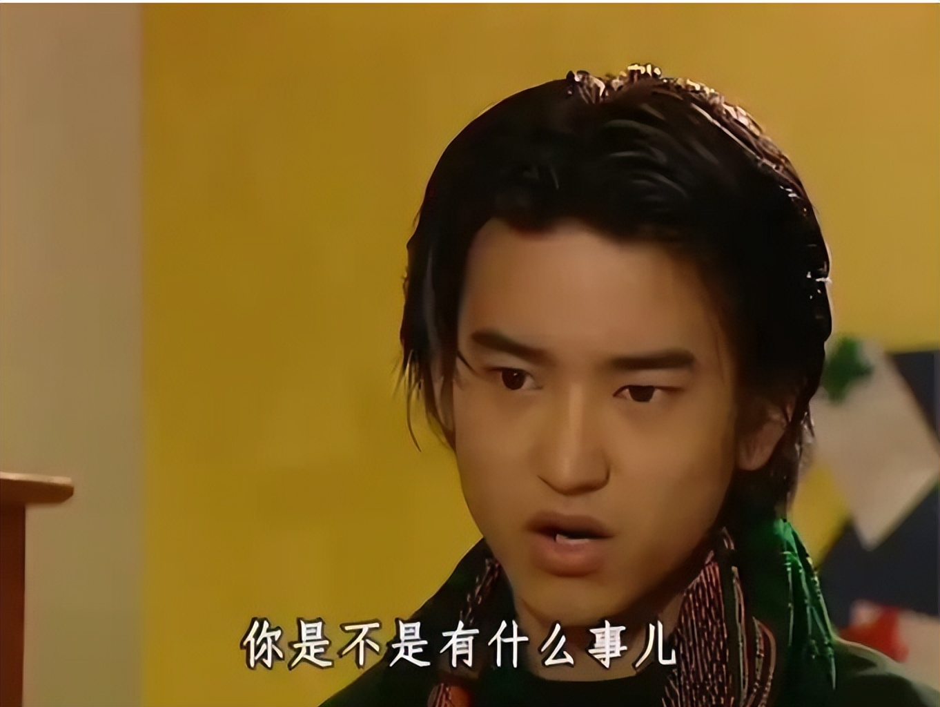 长得帅气耐看，演了107部戏也没红，如今46岁搭档江疏影红了