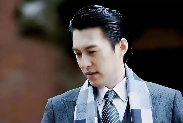 人在家中坐，祸从天上来！58岁演员王劲松，终是步入了靳东的后尘