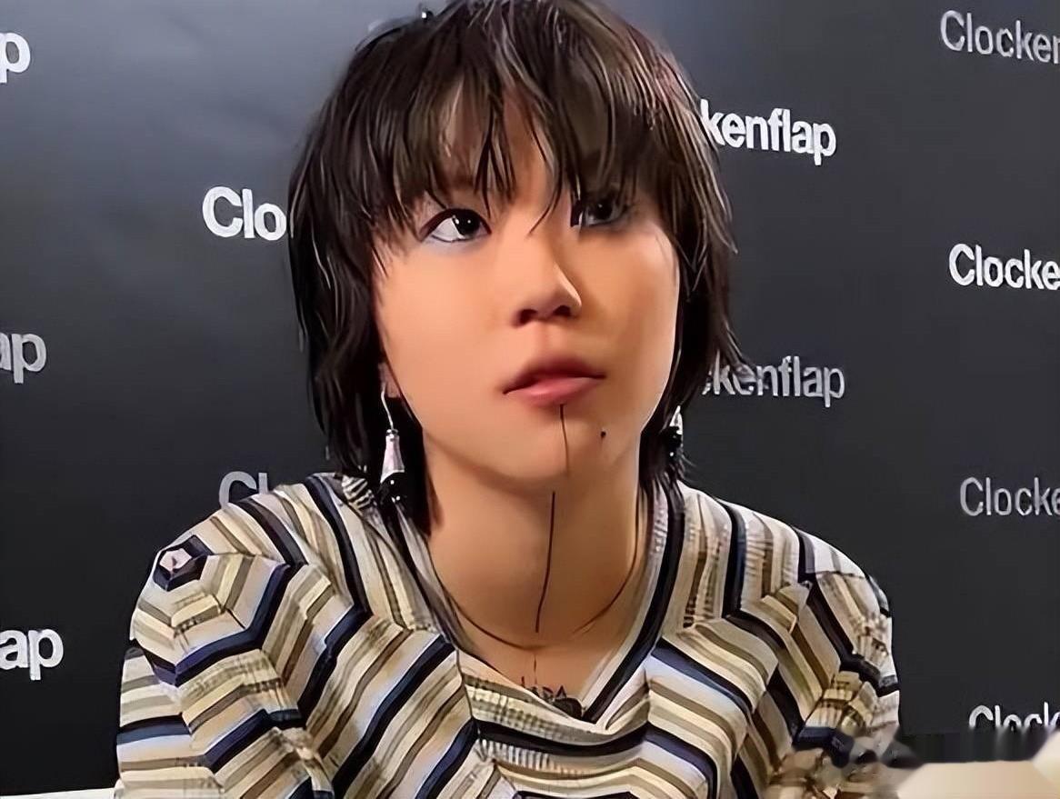 窦靖童：我妈钱多到用不完，但穷苦潦倒的爸爸，成了我如今的心病