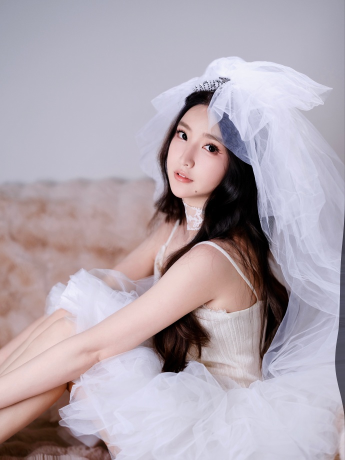 体育主持人郭珺私房写真，这身材谁看都心动，真极品