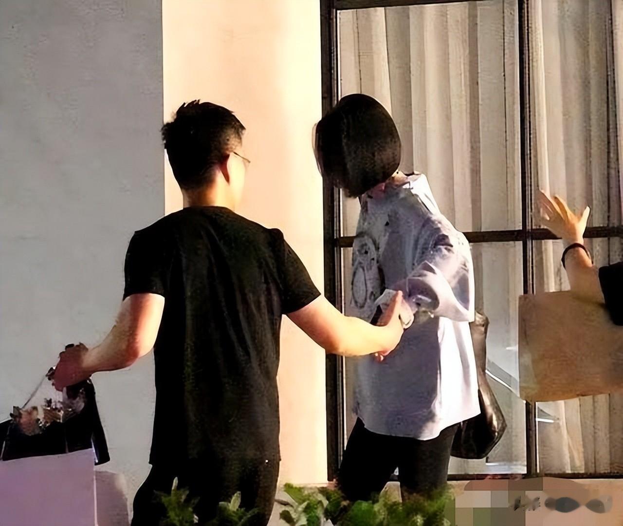 小S老公出卖大S出殡照约妹：照片独一份！小S曾言接受他“乱搞”