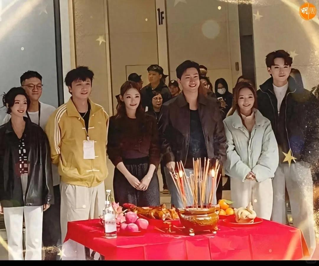 TVB两对人气情侣广州合体开演唱会，现场甜蜜亲吻劲恩爱