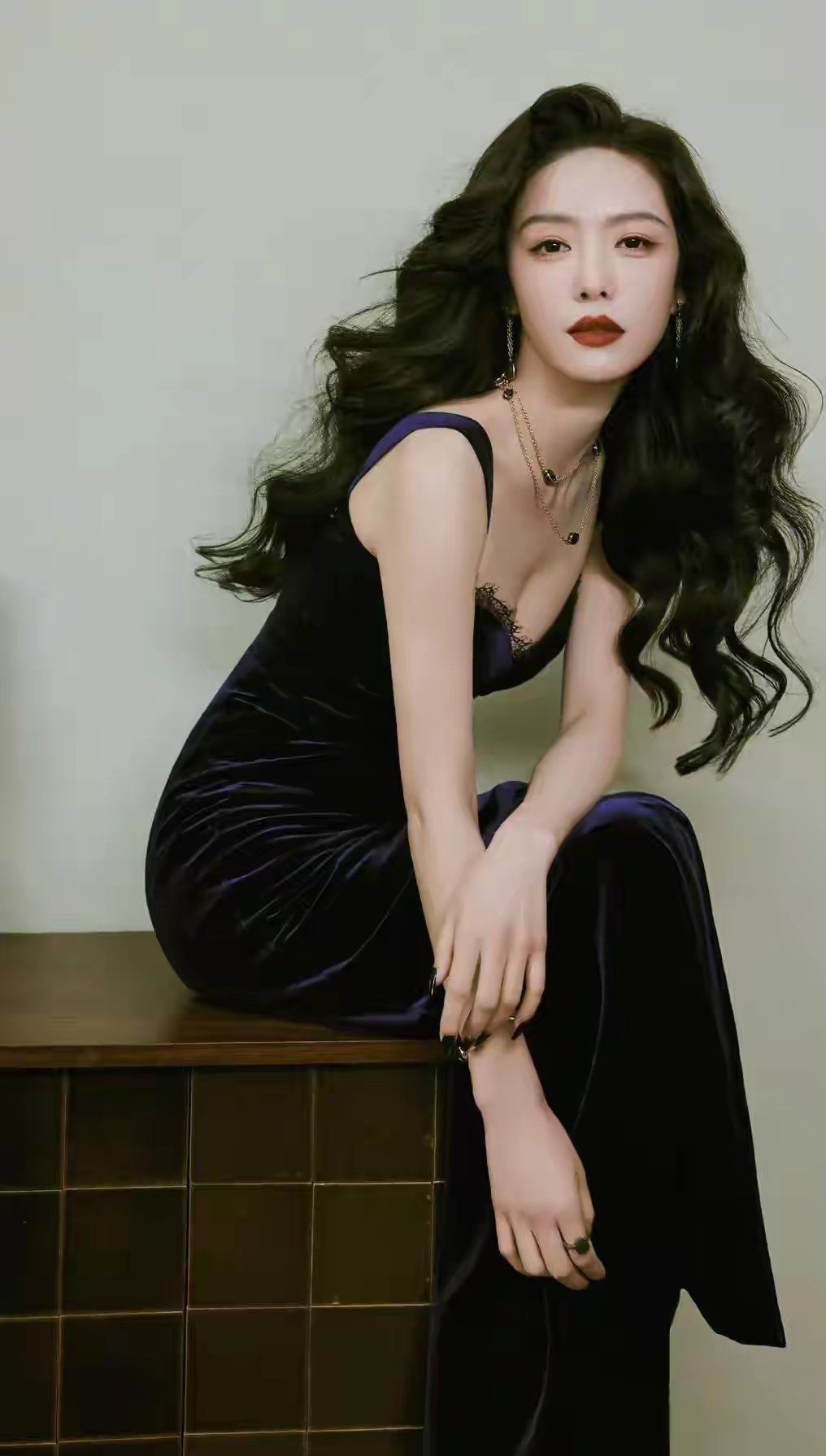 蔡文静，浓妆艳抹下的女神范儿十足！