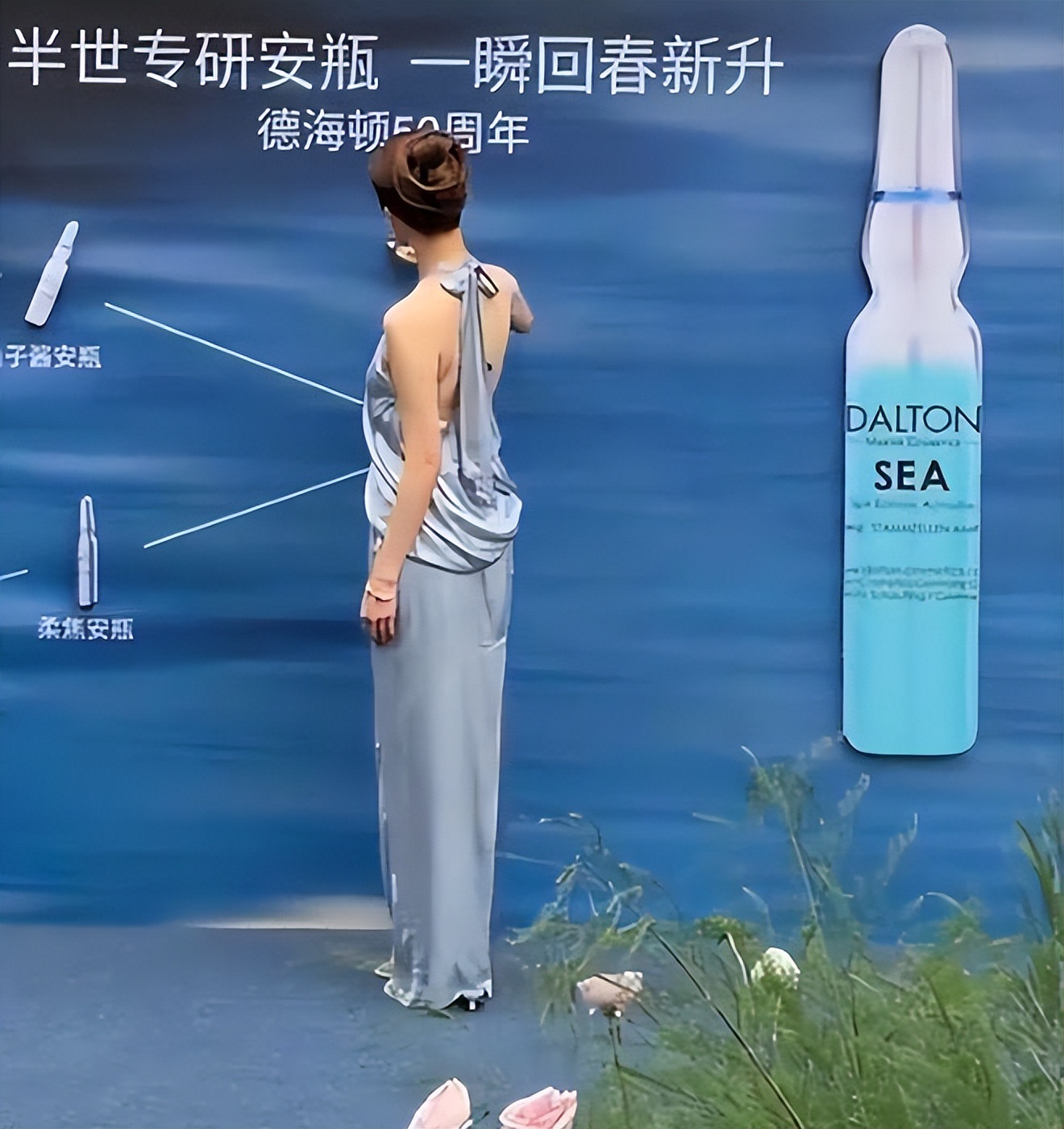 吴千语身穿褶皱裙现身上海，人群中一眼就能看到，网友却不淡定了