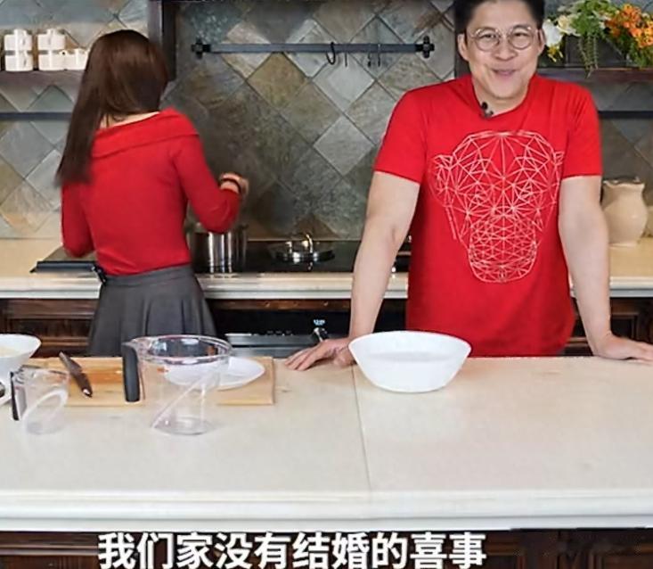 距离霍启山绯闻曝光仅一周，郭晶晶高调登上热搜，疑似回应绯闻