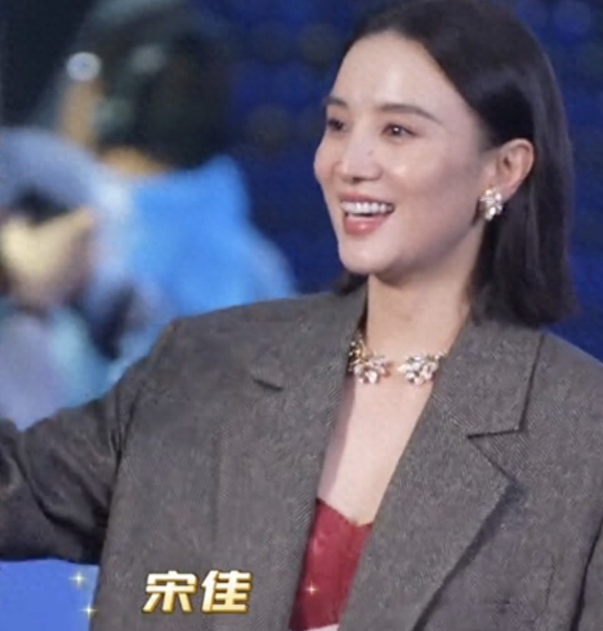 宋佳全新造型亮相北京国际电影节