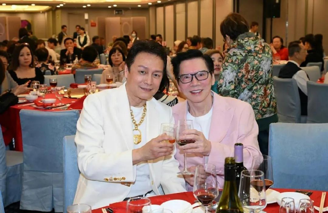 前TVB男星67岁生日酒楼大摆宴席，多位重量级艺人到场祝贺