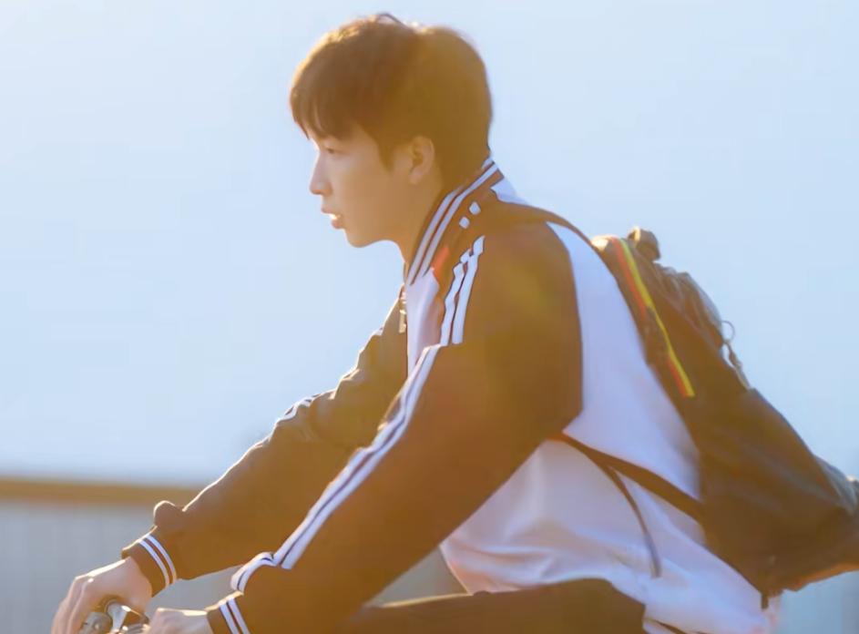 原来他就是肖战儿子，和王楚钦是发小，长相高大帅气，还去拍短剧