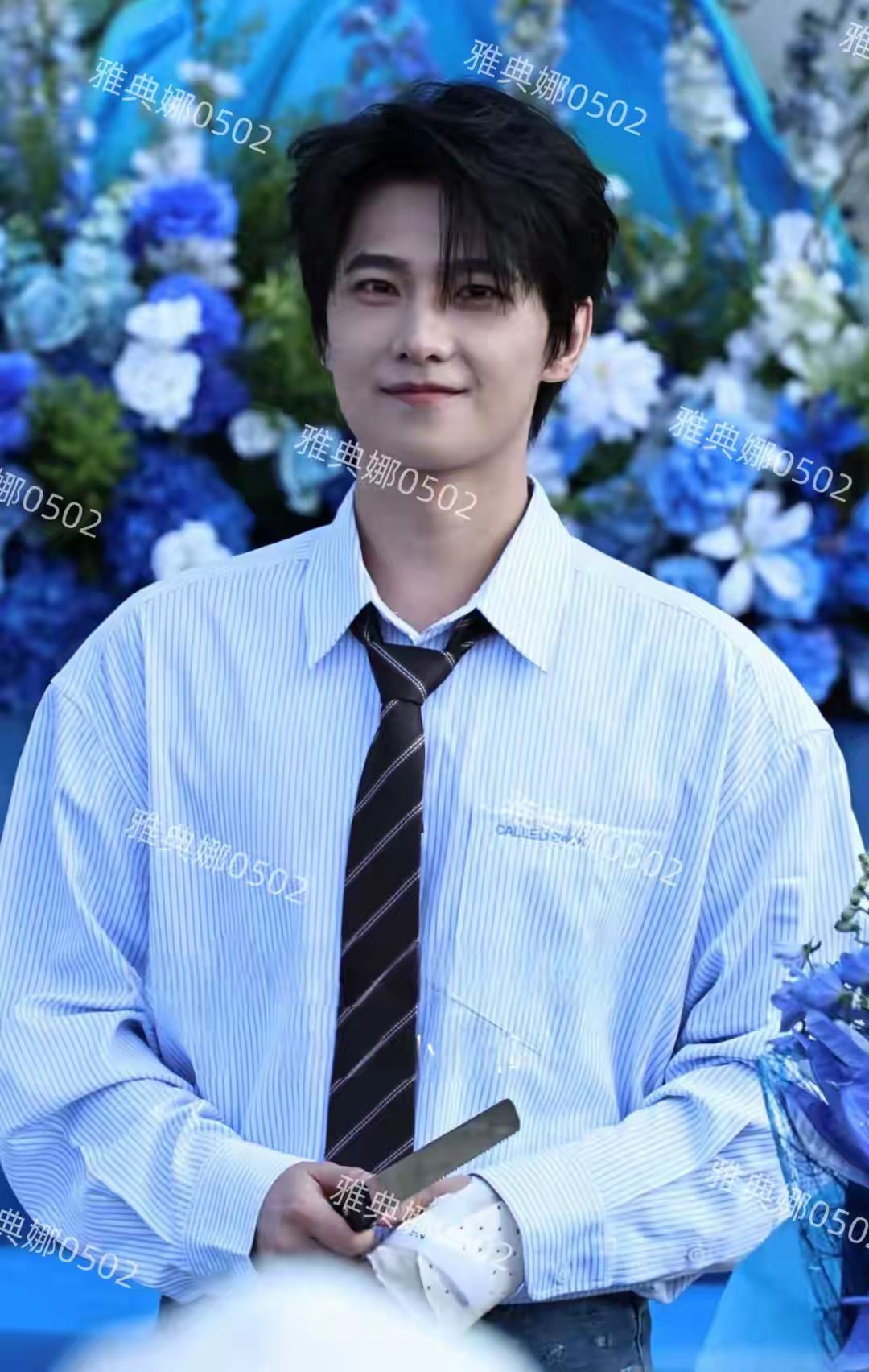 杨洋过节吃胖了但依然很帅，就是头发有点像黄晓明太厚重了不清爽