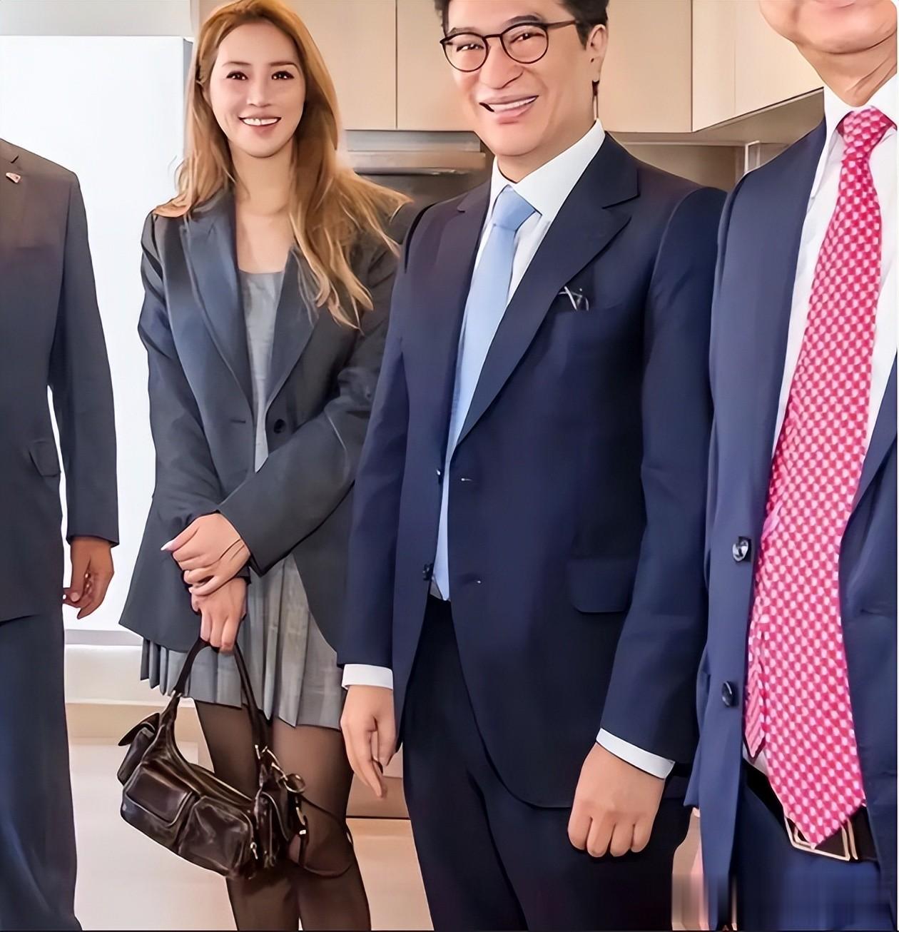 徐子淇闪现恒基地产50嘉年华C位,千亿豪门老板娘宝座,轻松拿捏