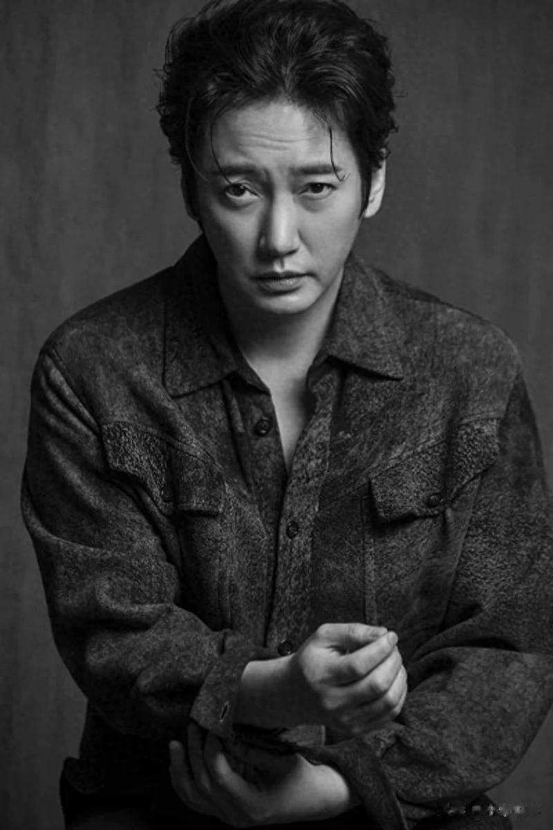韩国男星惊传离世，年仅44岁，曾经历双亲和姐姐死亡，患上抑郁症