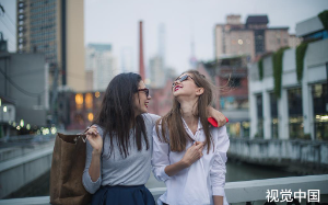 闺蜜连续潜入她家偷走近百万，女子发现家被偷第一时间竟打电话给闺蜜，事后民警破案，女子还说不相信