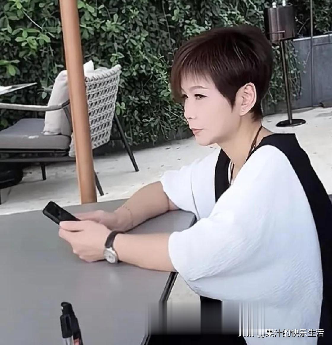 筱梅妈妈没去照顾筱梅和宝宝 在家专心为箖玥做饭！被赞胜似亲姥姥