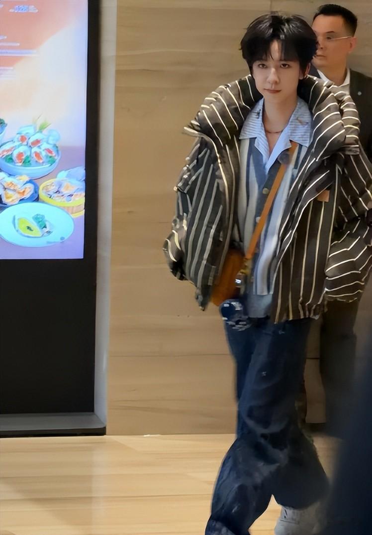 《桃花坞》新路透：方媛腿短个矮，周涛嫩成少女，贺峻霖一身高奢