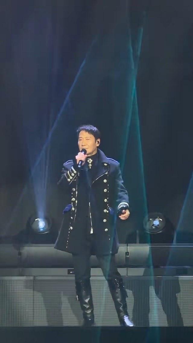 59岁黎明被封最真实天王演出状态逆天 网友：这是自然还是保养神话