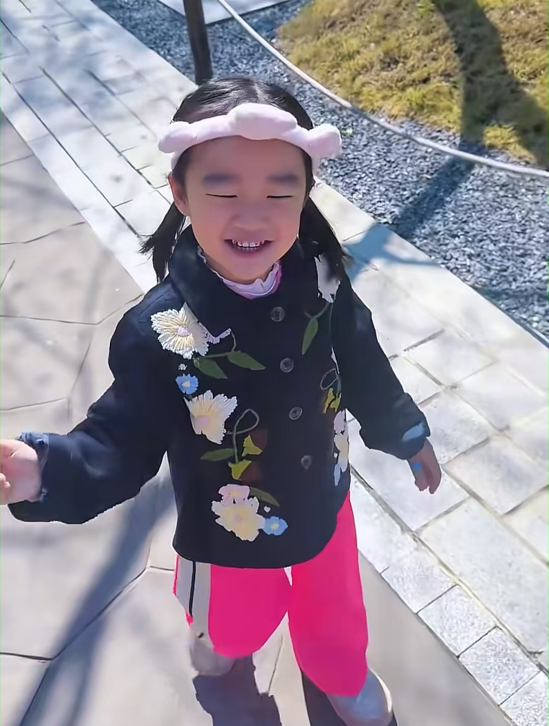 和哥哥冰释前嫌，李亚鹏哭了，隔阂解开引泪目，点赞前妻网友炸锅