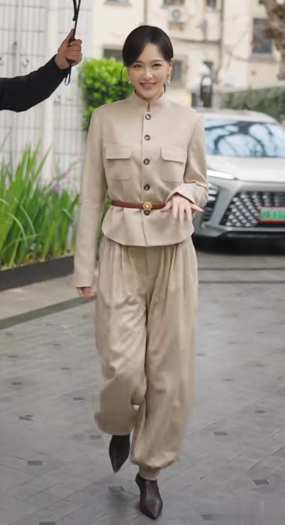 上海这天：宋威龙瘦成皮包骨，欧阳娜娜胸外扩一脸老气，曾辉很酷