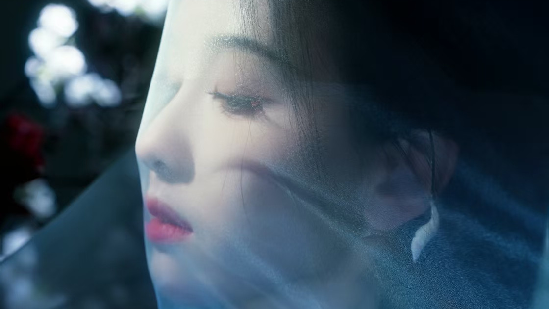 鬼灯一线桃花面，陈都灵的极致清冷鬼系美学