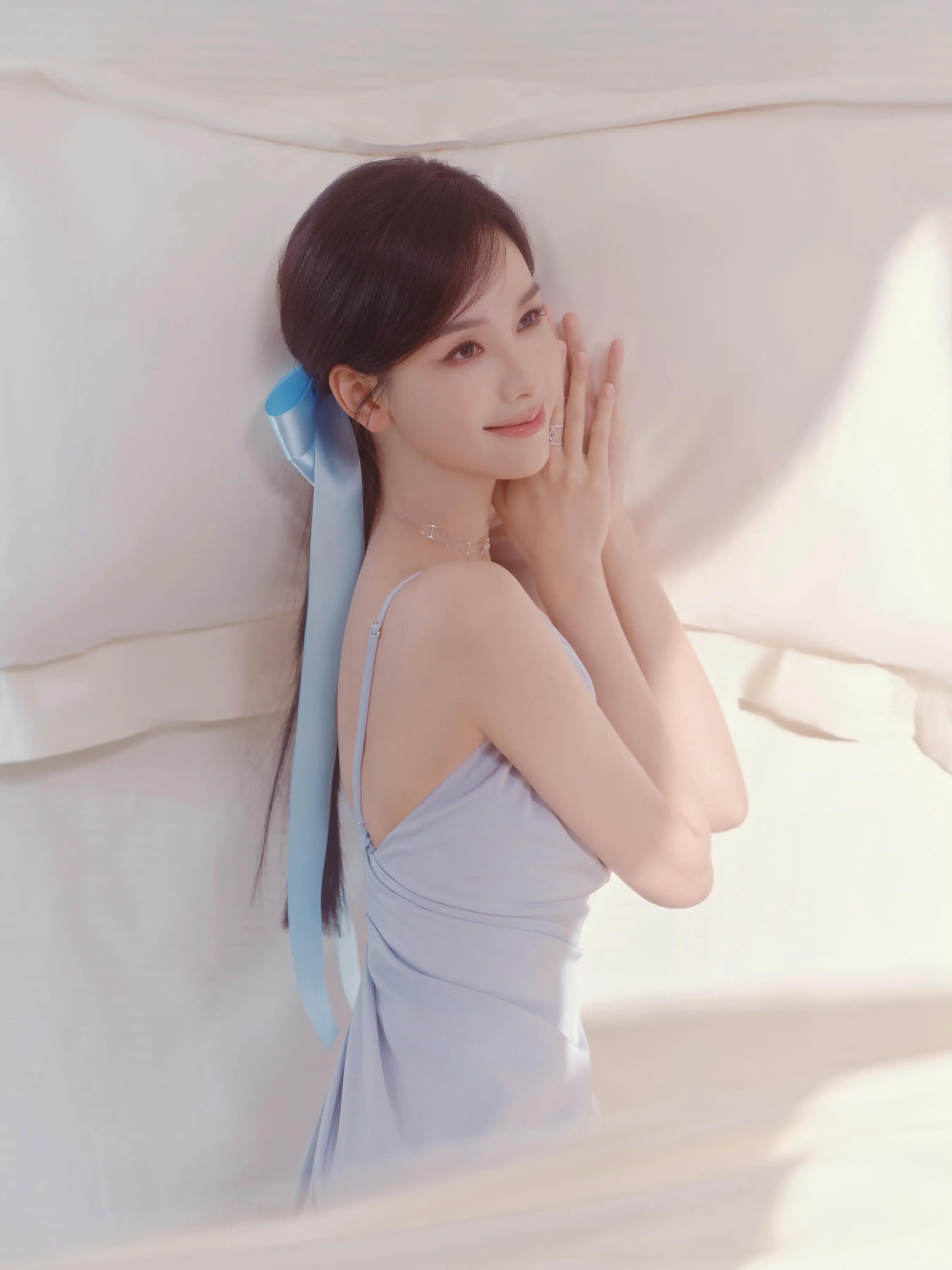 陈都灵皮肤真嫩，水光肌