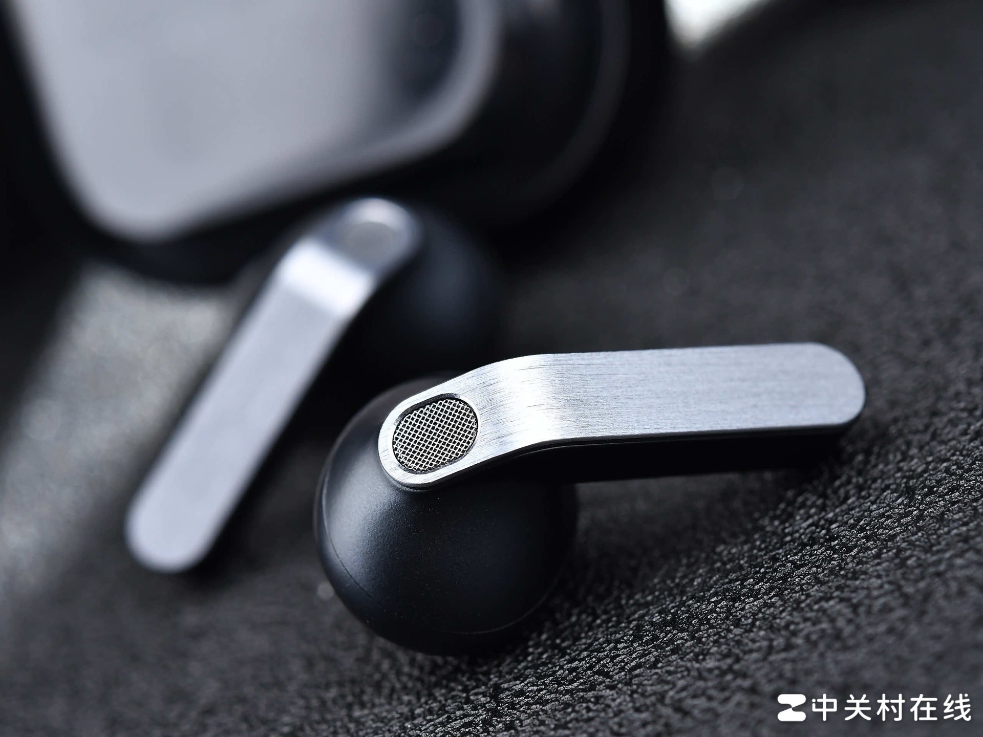 一副均衡耐聽的旗艦TWS：三星 Galaxy Buds 4 Pro上手快評
