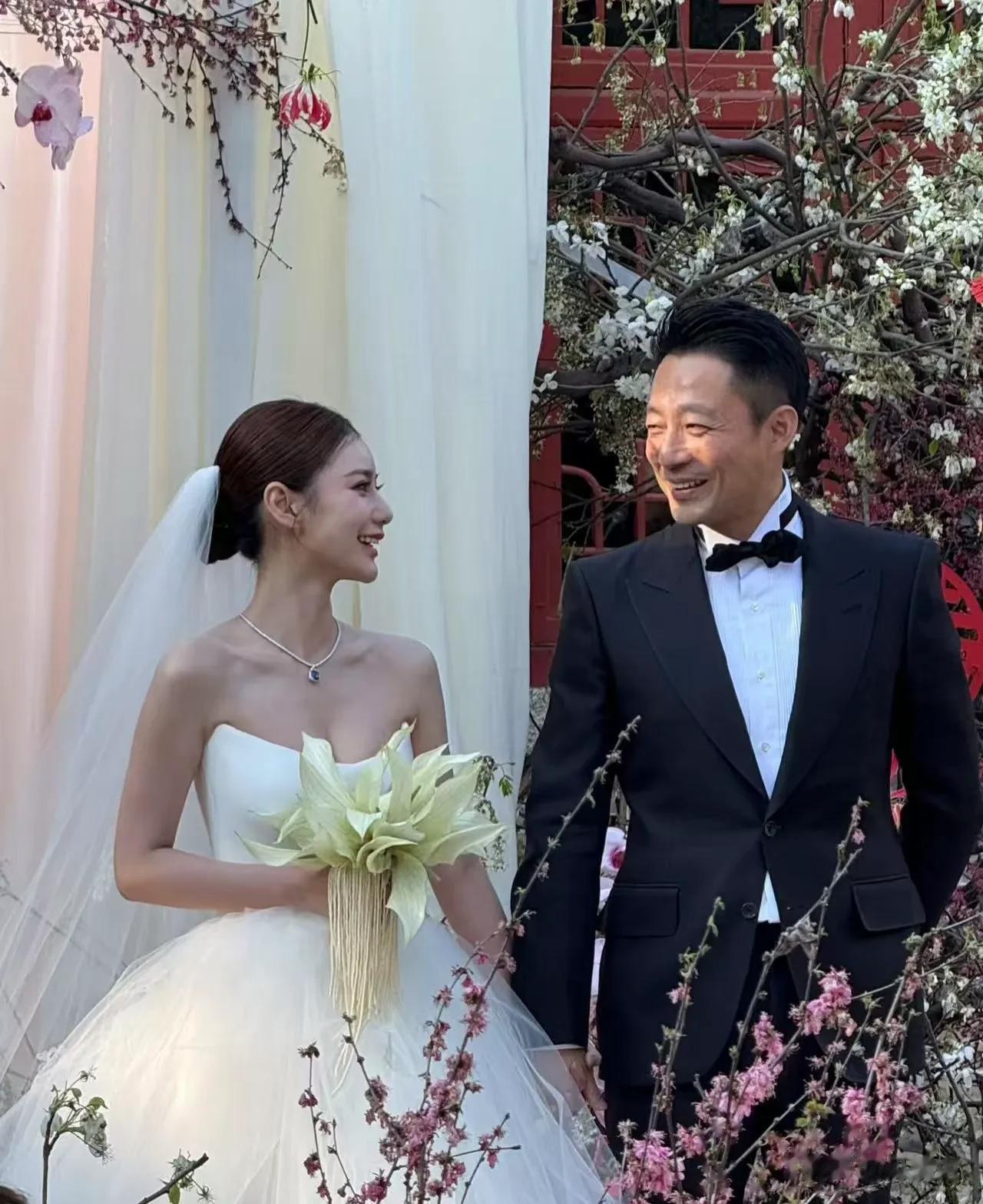 马筱梅孕照最新出炉，夫妻俩恩爱合体，汪小菲一脸宠溺！