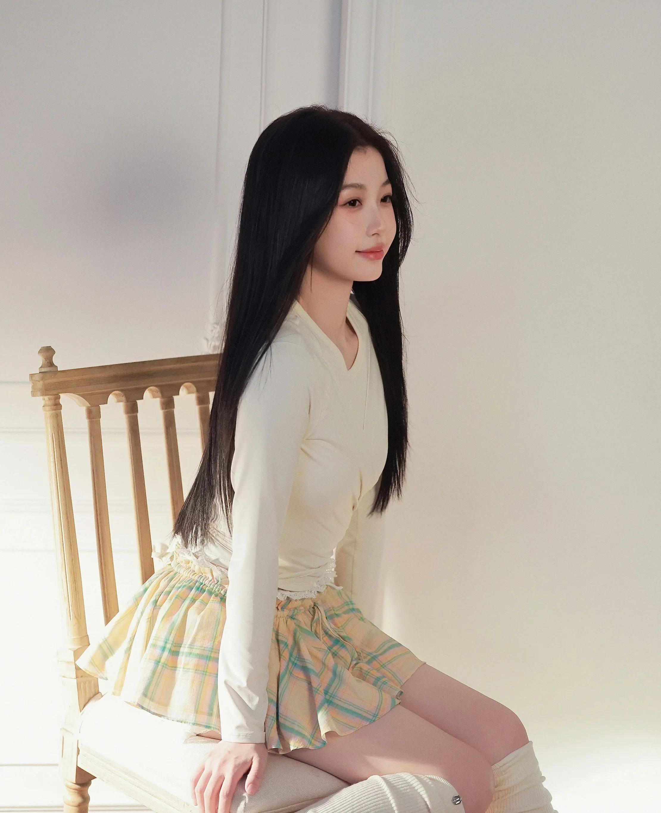 虞书欣性感小短裙