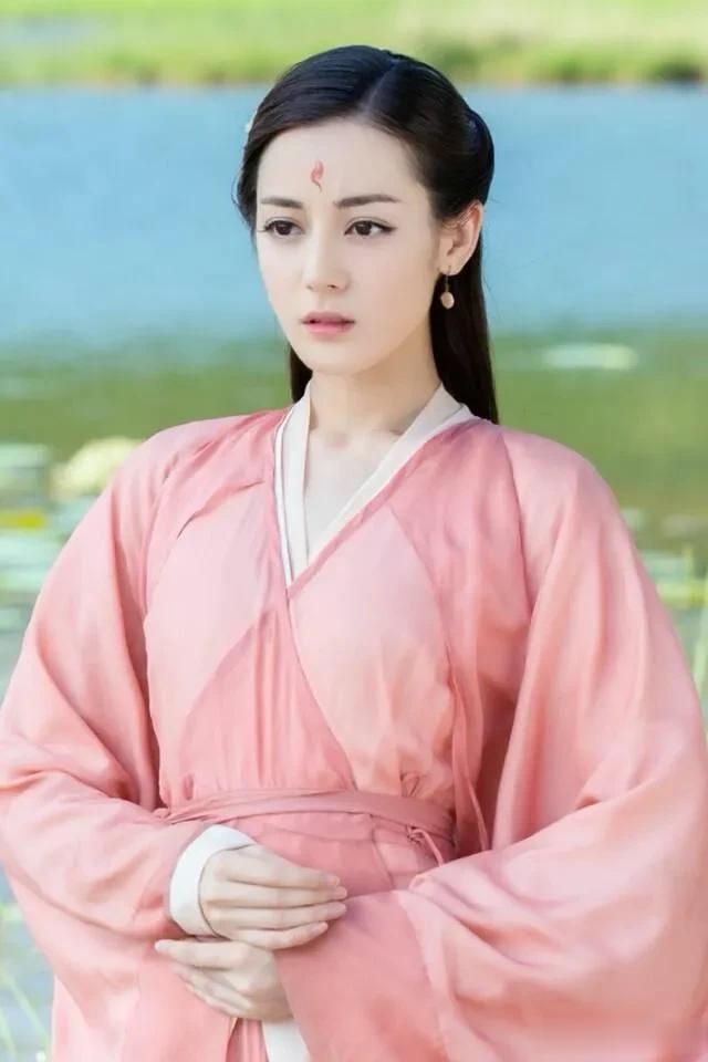 粉丝狂欢路人弃剧！迪丽热巴《白日提灯》为何扑得如此彻底？