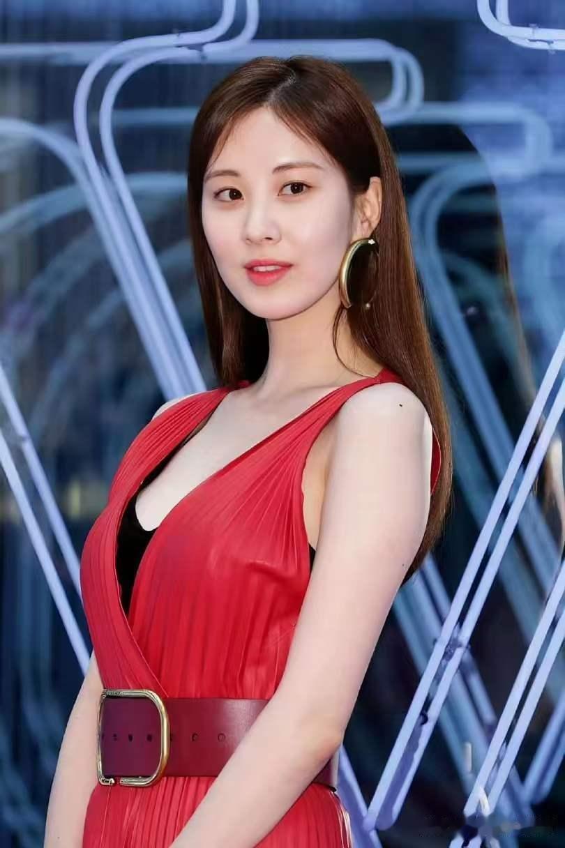 徐贤，皮肤白到能当反光板的程度