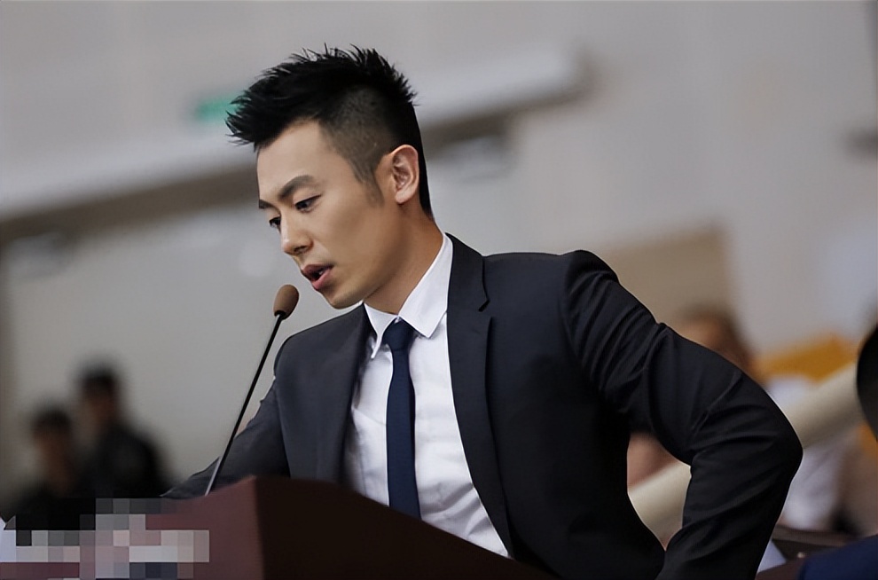 朱亚文没想到，被传离婚一年后，沈佳妮凭一举动给自己狠狠长脸