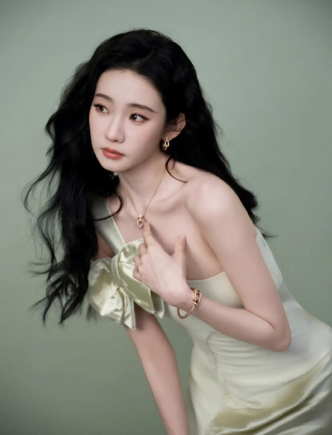 张艺凡，好身材魅力女神