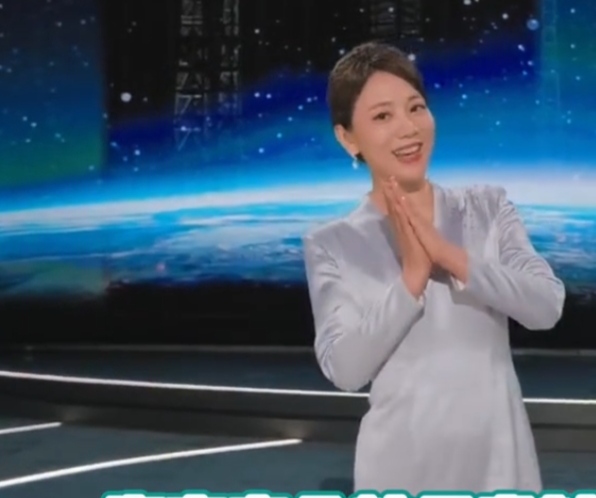 央视主持人劳春燕分享在航天发射场图片