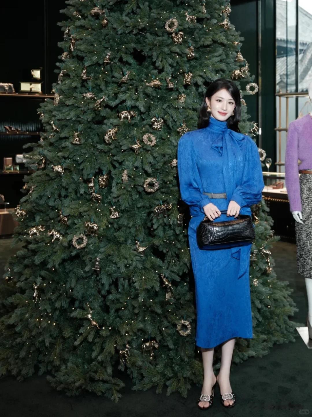 27岁王楚然剧宣穿搭：大波浪+收腰裙，尽显大长腿，美得像小姑娘