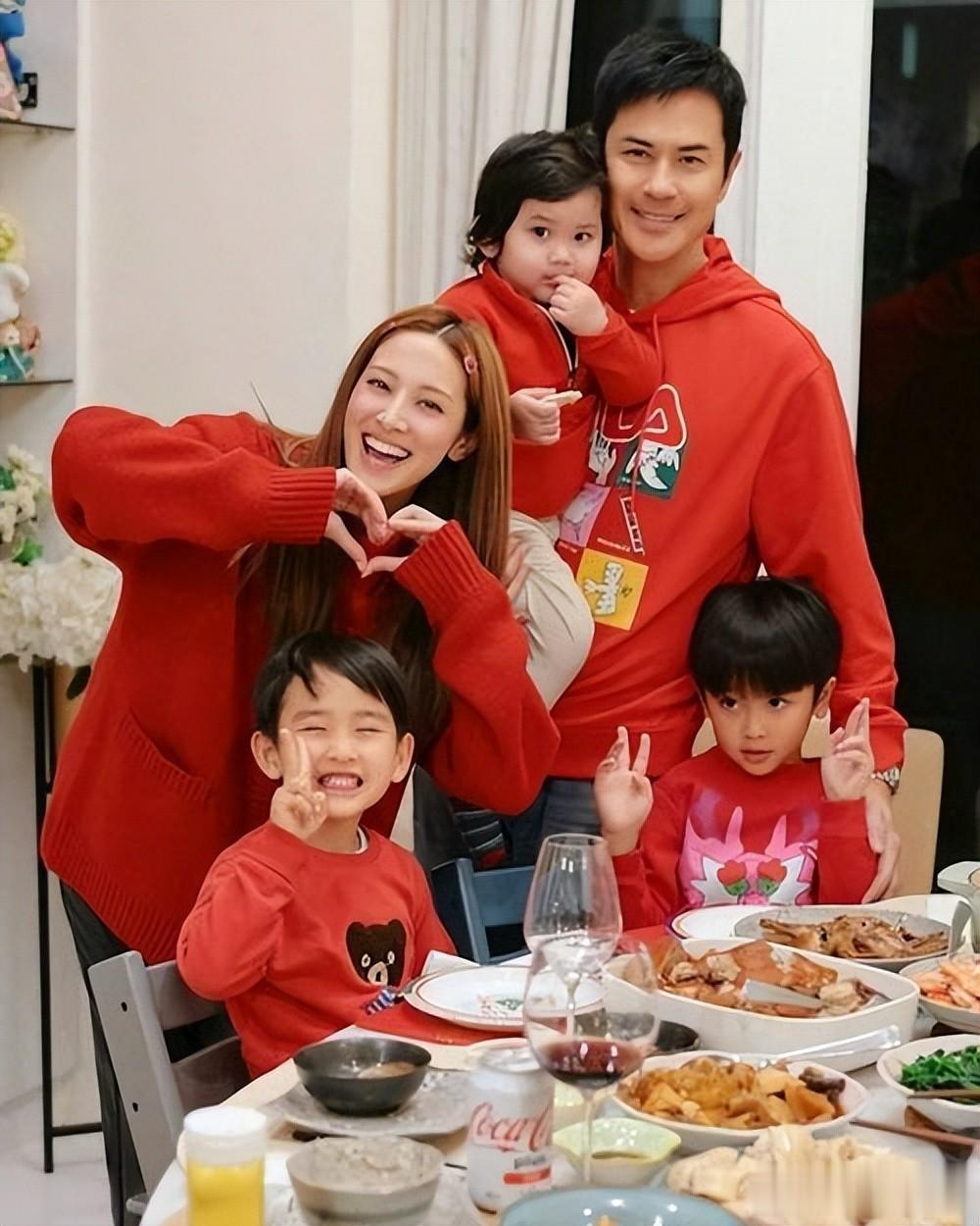 被曝父女恋后，她嫁大21岁明星4年抱3娃，现住1.2亿豪宅生活幸福