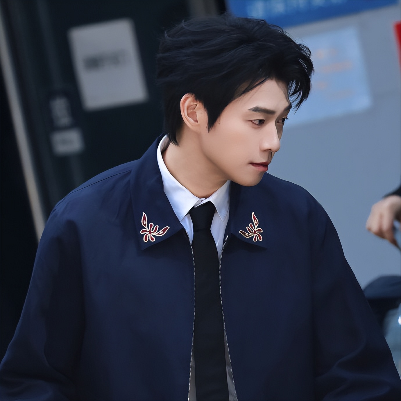 被曝婚内出轨是冰山一角，不到48小时内娱3大瓜，连姚晨也受牵连